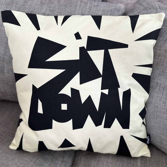 SIT DOWN BLACK CREAM CUSHION