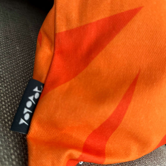 SIT DOWN ORANGE, ORANGE CUSHION